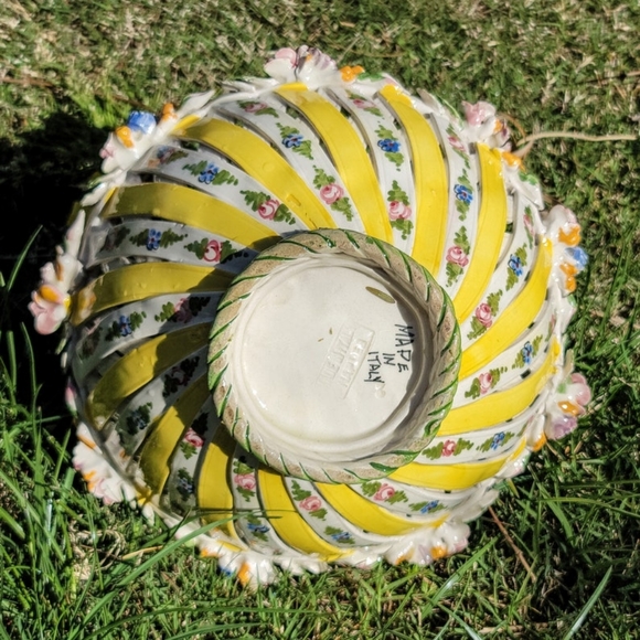 Italian Ceramic Spring/Easter Basket - Picture 4 of 9